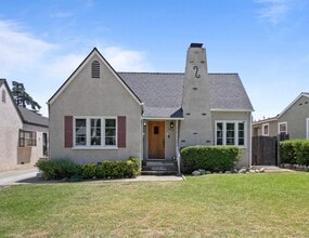 Building Photo - 2682 E Villa St