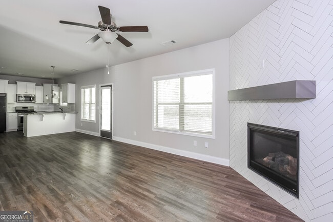 Building Photo - 717 Overlook Gln Dr