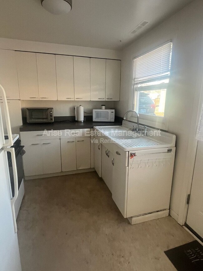 Foto del edificio - 130 SW Canyon Dr