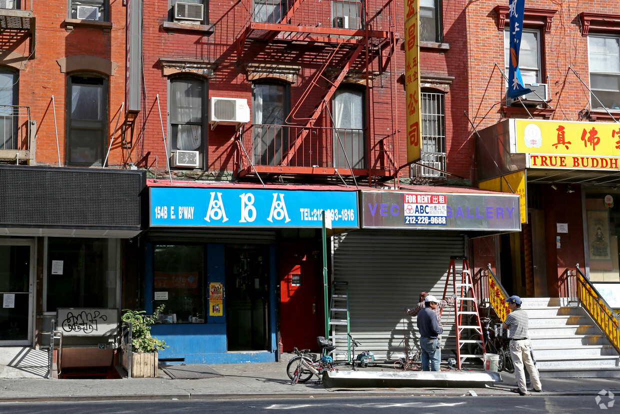 Building Photo - 154 E Broadway