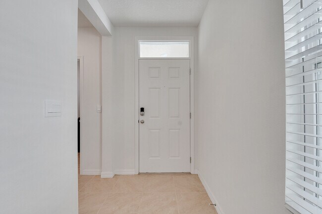 Foto del edificio - 528 Baroness Way