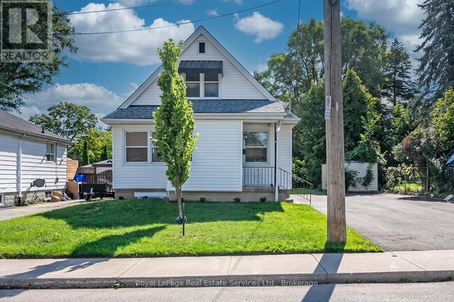 Photo du bâtiment - 235 E 21st St