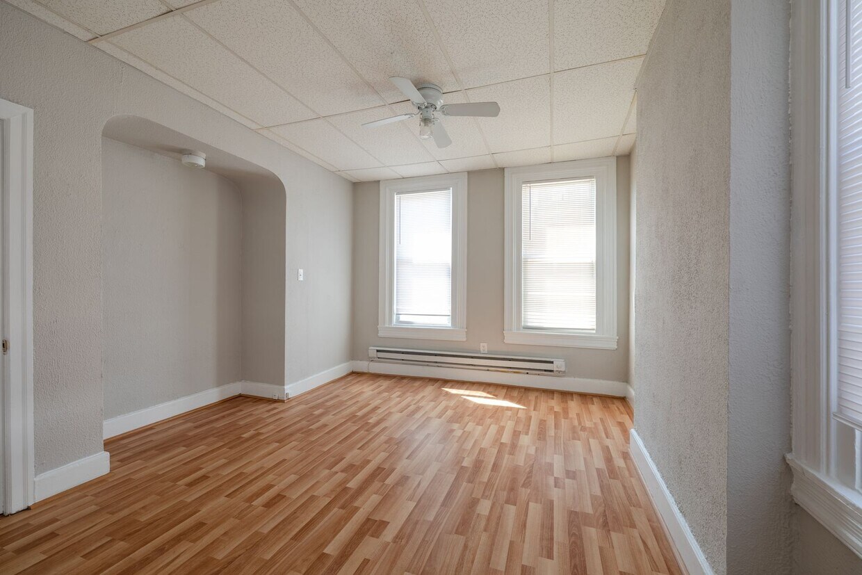 Primary Photo - 4717 Longshore Ave