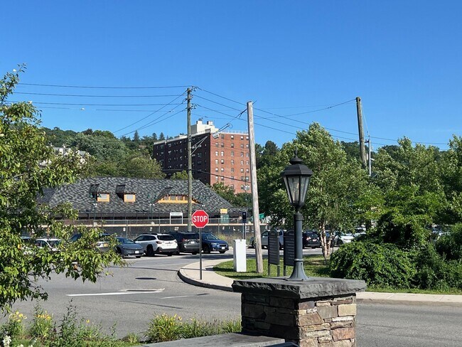 Foto del edificio - 127 W Main St