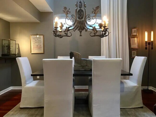 Área de comedor - 2051 Park Ave