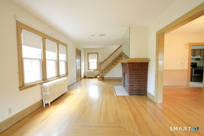 Building Photo - 38 Hervey St
