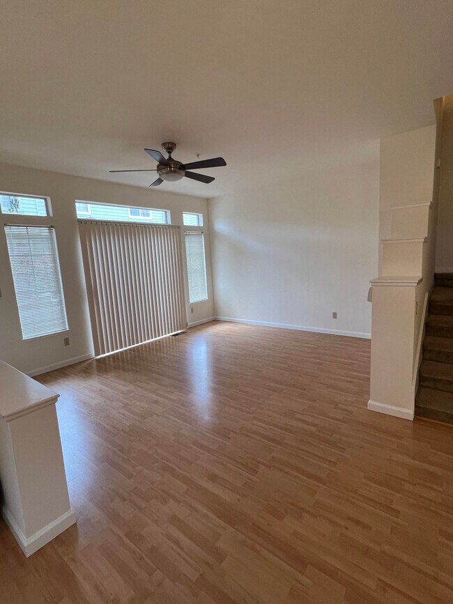 Sala de estar - 1159 La Rochelle Terrace