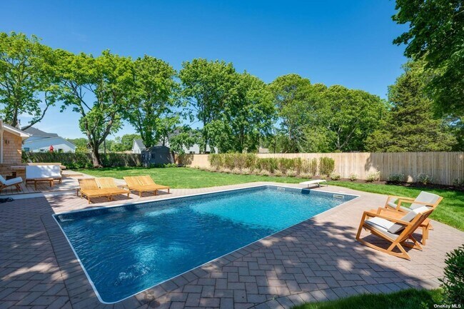 Building Photo - 76 Oak St