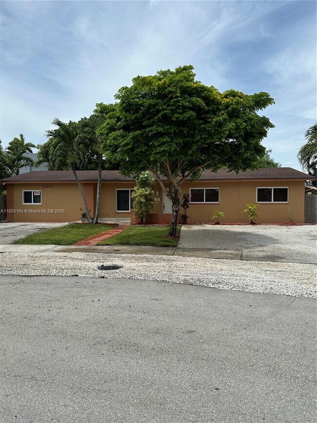 Foto del edificio - 9591 SW 9th Terrace