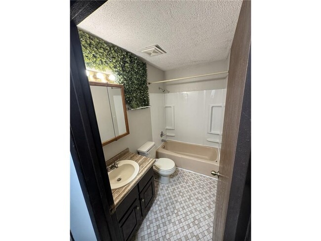 Building Photo - 571 County Rd B E