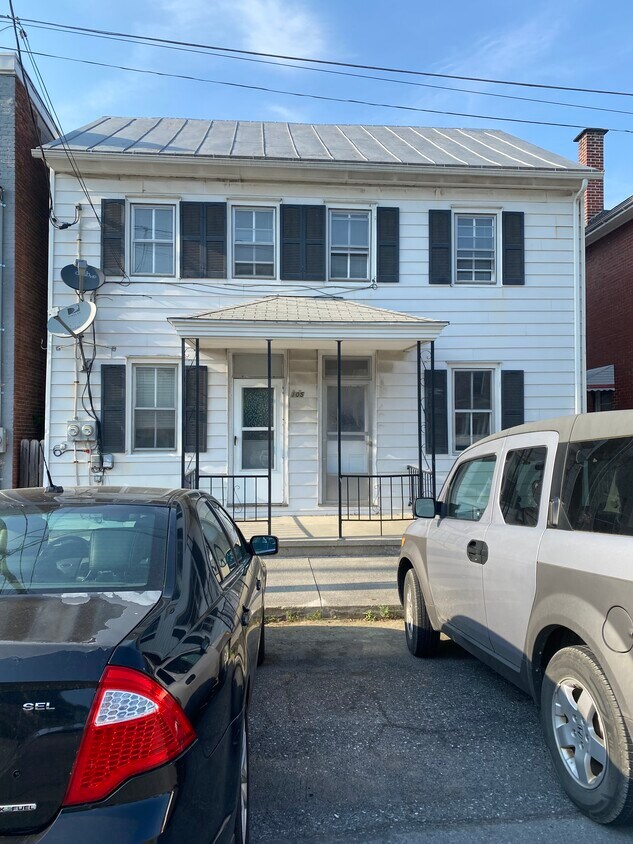 Primary Photo - 105 E Main St