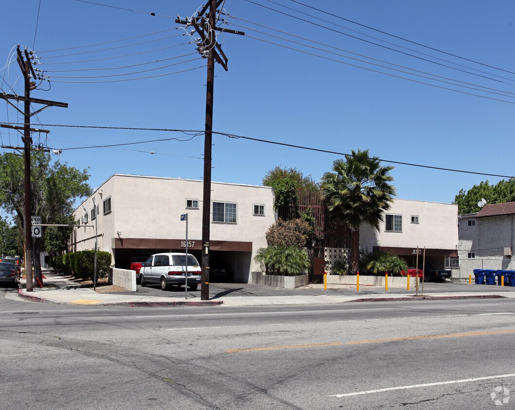 Foto del edificio - 16153-16157 Vanowen St