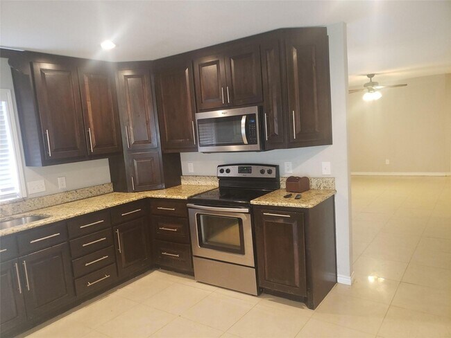 Foto del edificio - 8105 Canoe Ridge Ln