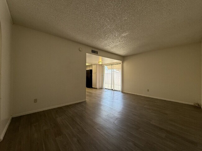 Foto del edificio - "Charming 4-Bedroom Haven with 2 Baths in ...