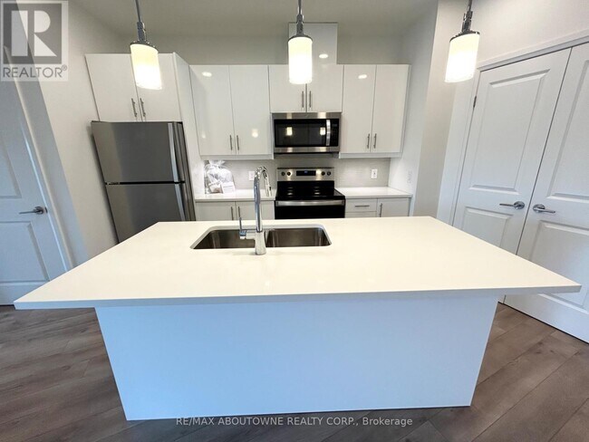 Photo du bâtiment - 144 Watson Rd N