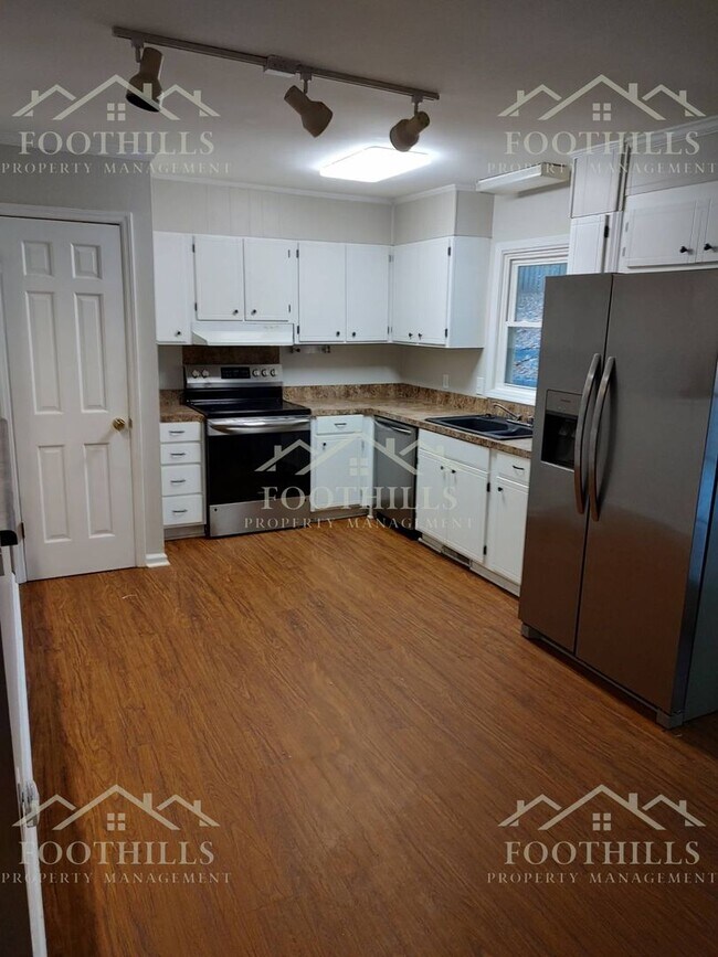 Foto del edificio - 3-bedroom, 2-bath home located in Pendleton