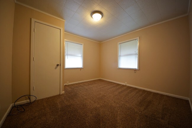 Building Photo - 6005 Elbrook Ave