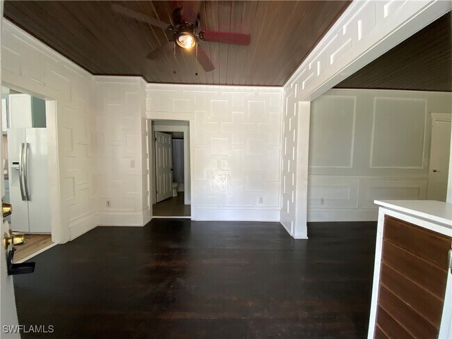 Building Photo - 2225 Stella St