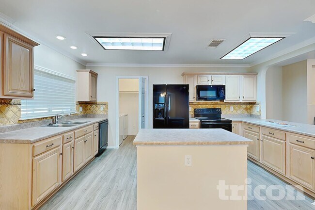 Building Photo - 522 Tres Caminos