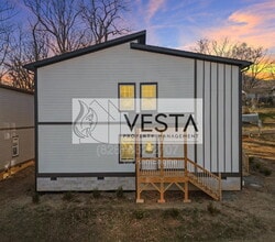 Building Photo - 510 Deaverview Rd