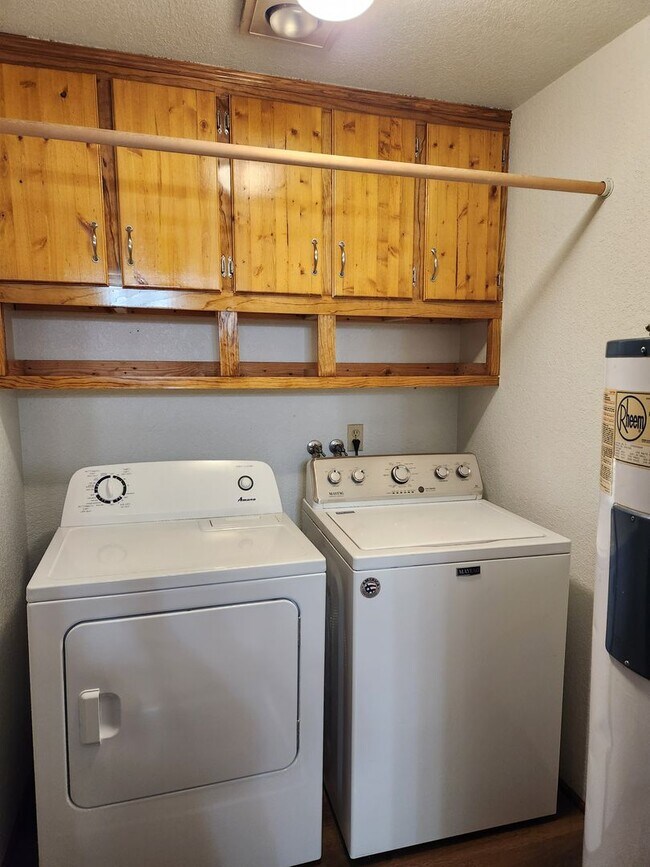 Building Photo - 3 Bedroom Rambler In Central Kitsap