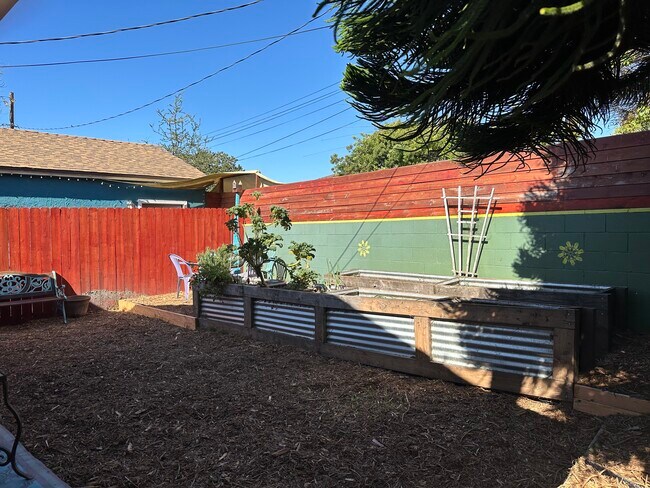 Foto del edificio - 5150 Purdue Ave