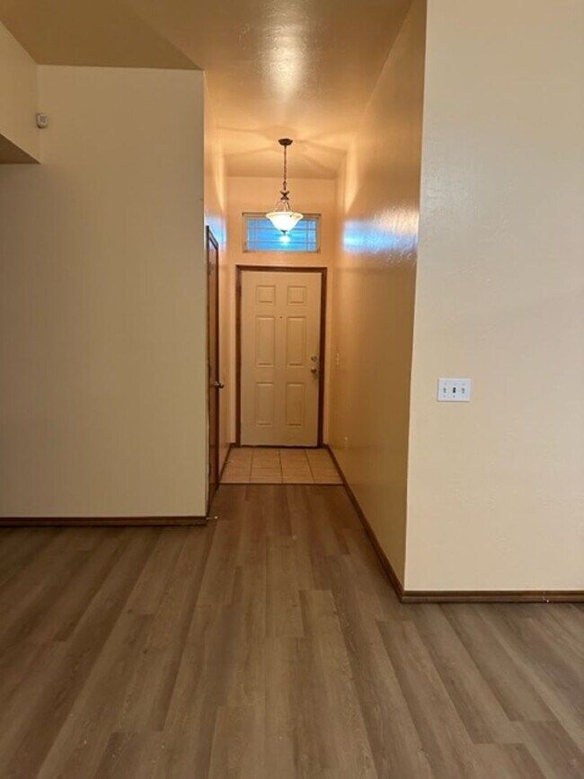 Foto del edificio - 4 Bedrooms - Moore Schools - New Flooring ...