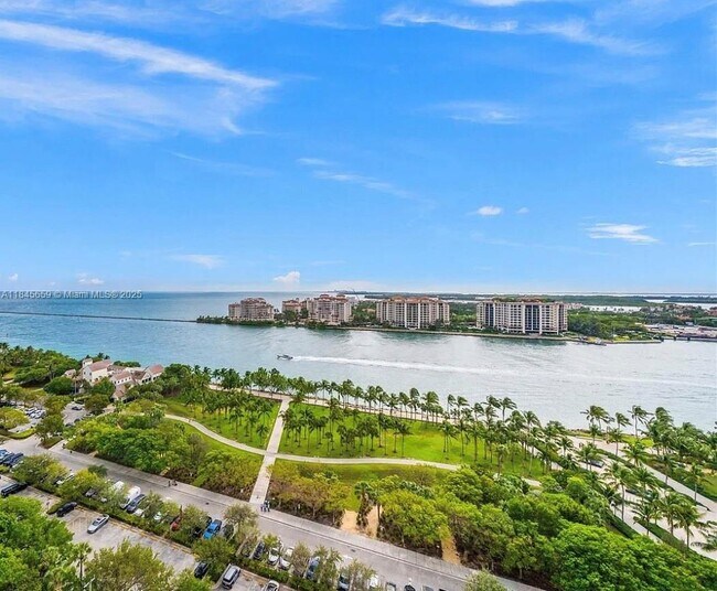 Foto del edificio - 300 South Pointe Dr