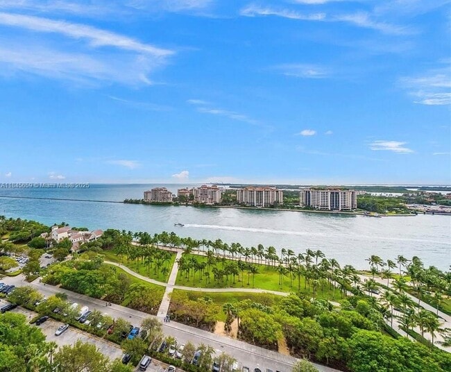 Building Photo - 300 South Pointe Dr