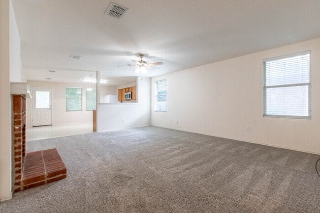 Foto del edificio - 2405 Spruce Ct