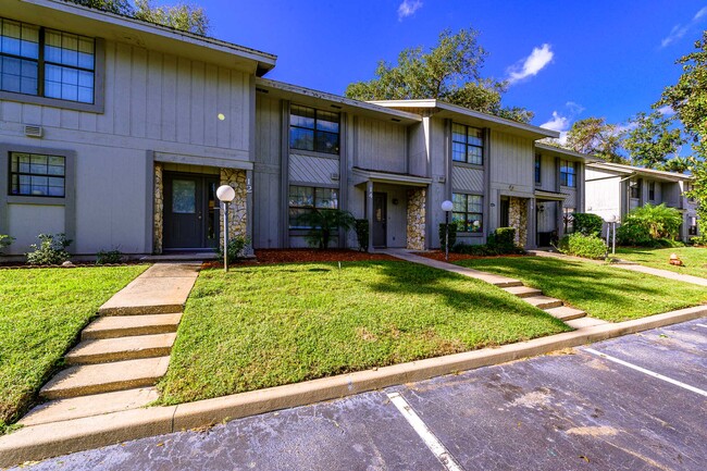 Building Photo - 14 Oakwood Park