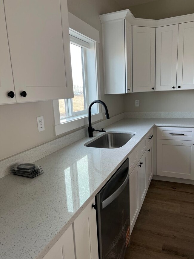 Building Photo - New 3 Bed 2.5 Bath home in the Maple Tree Meadows Subdivision - **DO NOT APPLY WITH LEGACY**