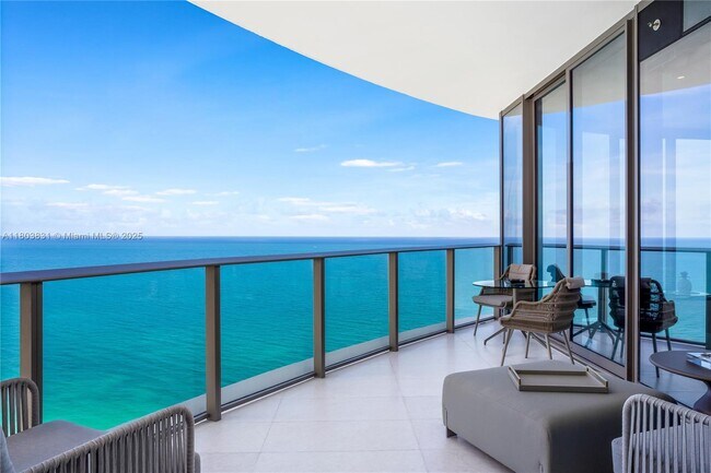 Foto del edificio - 15701 Collins Ave