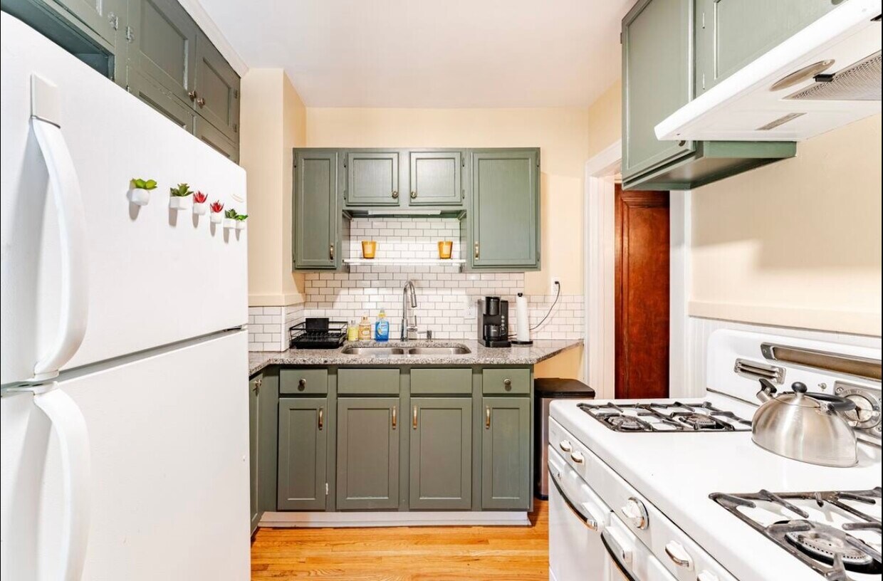 Foto principal - 4125 17th Ave S