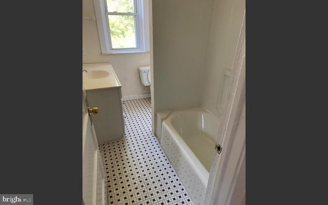 Primary Photo - 200 E 10th St