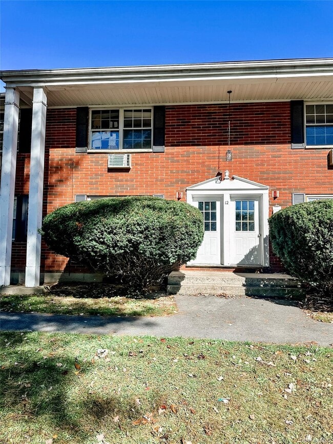 Building Photo - 5 Wildwood Dr
