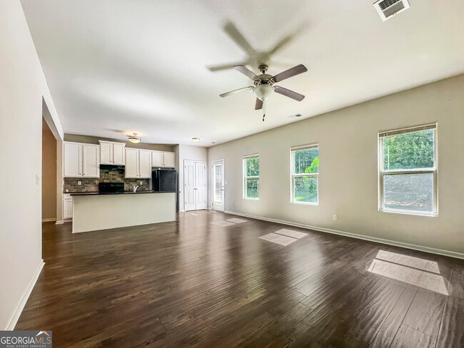 Building Photo - 206 Daisy Cir