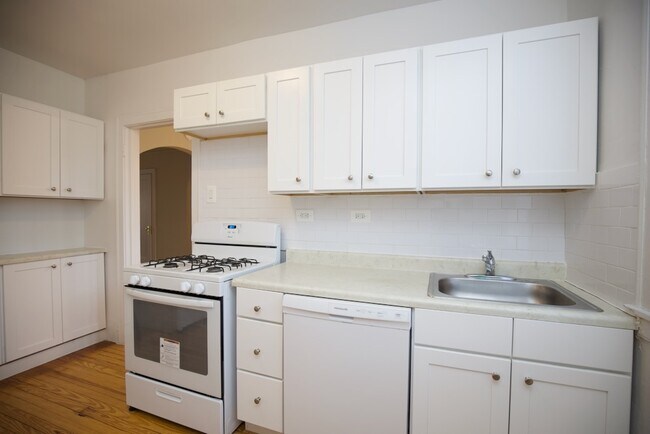 Foto del edificio - 6438 N Sacramento Ave