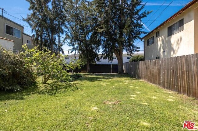 Foto del edificio - 2134 Stewart St