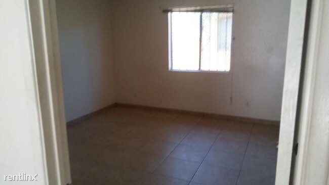 Foto del edificio - 1642 E Monroe St