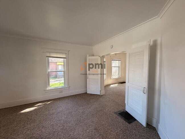Building Photo - 1008 2nd St