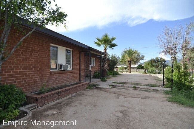 Building Photo - 6 br, 3 bath House - 1711 N. Mountain Ave