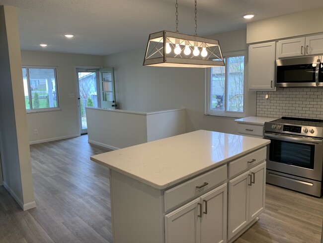 Open Kitchen & dining area - 961 Fairlawn Ave