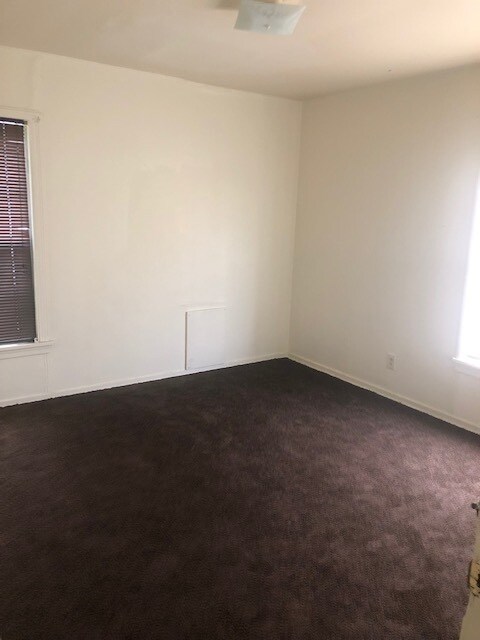 Foto del edificio - 713 W 75th St