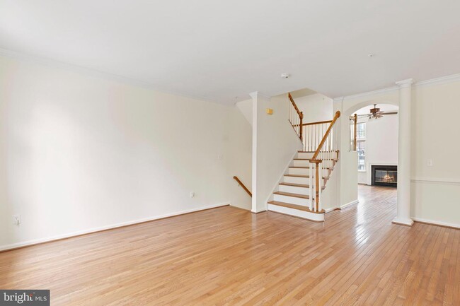 Building Photo - 11201 Woodglen Dr