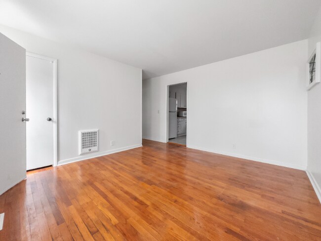 Foto del edificio - 440 S Plymouth Rd NW