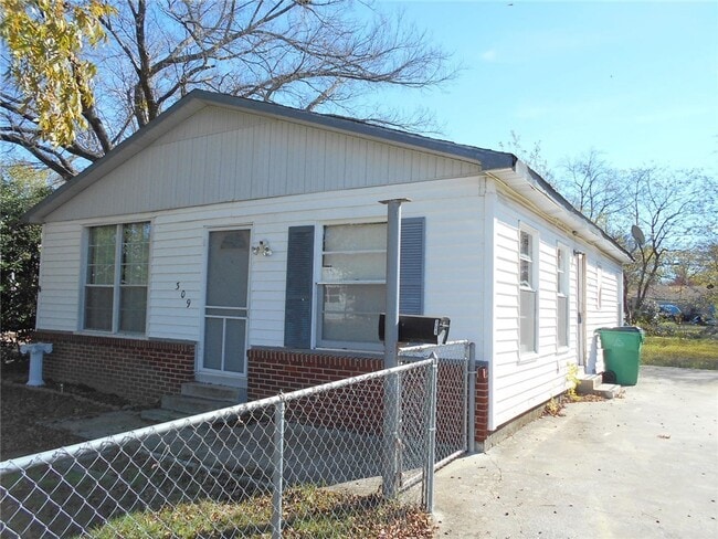 Building Photo - 309 Wilton Dr