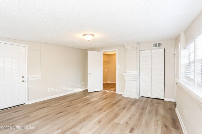 Foto del edificio - 9406 Gisborne Dr