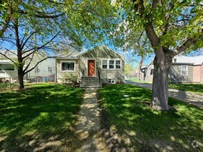 Building Photo - 725 1/2-641 1/2 Broadwater Ave