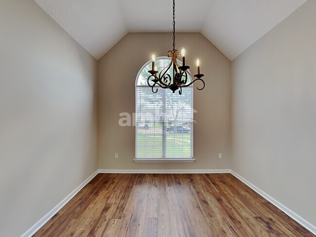 Foto del edificio - 1900 Roy Dr